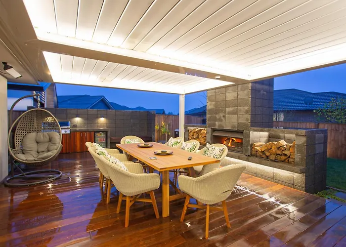 Luxury Spa, Outdoor Fireplace & Games Room - Sleeps 10, 18 Mins From Chc Airport
