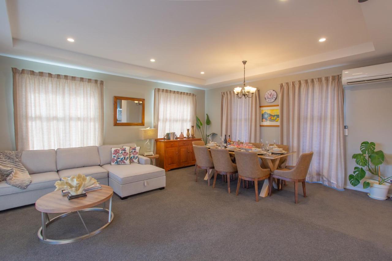 Luxury Spa, Outdoor Fireplace & Games - Sleeps 10, 18 Mins From Chc Airport Holiday home