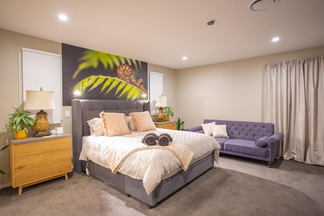 Luxury Spa, Outdoor Fireplace & Games - Sleeps 10, 18 Mins From Chc Airport *