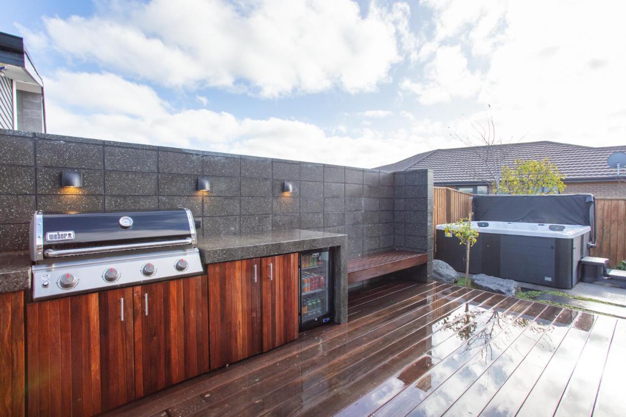 Luxury Spa, Outdoor Fireplace & Games - Sleeps 10, 18 Mins From Chc Airport * Prebbleton